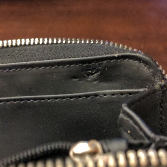 Black Guess wallet - Picture 4 of 6